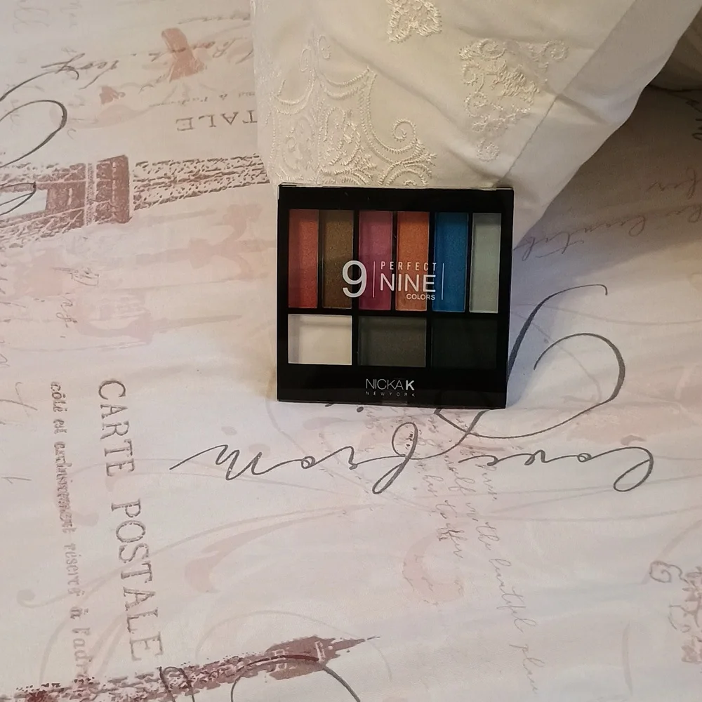 Eye Shadow - Picture 2 of 4